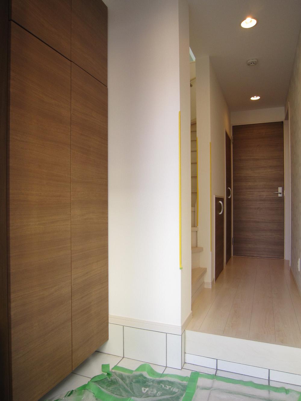 Entrance. Local (11 May 2013) Shooting