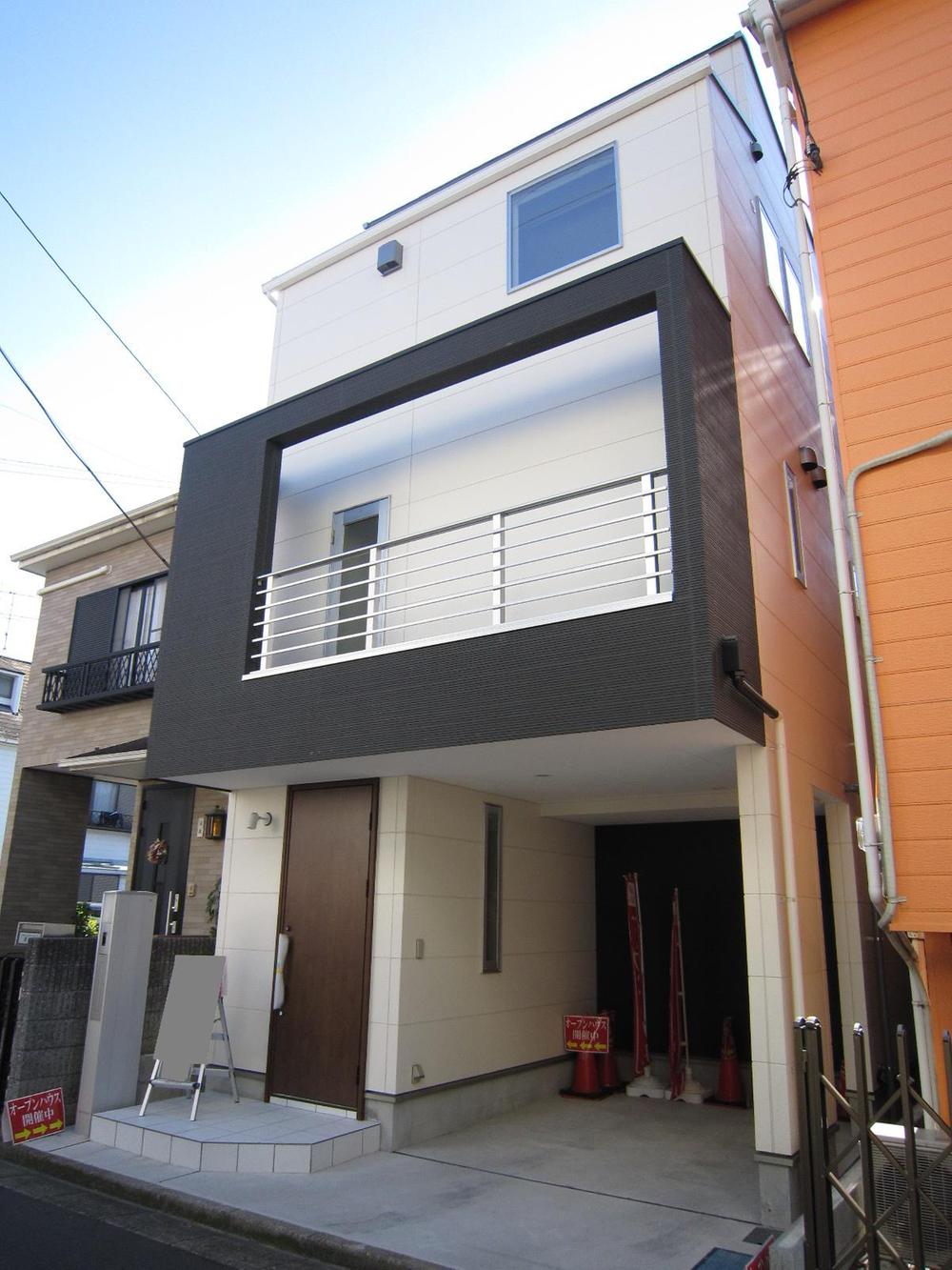 Local appearance photo. Local (11 May 2013) Shooting