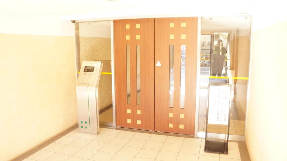 Entrance. Common areas