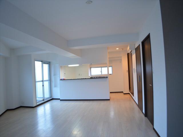 Living. There are a lot of window