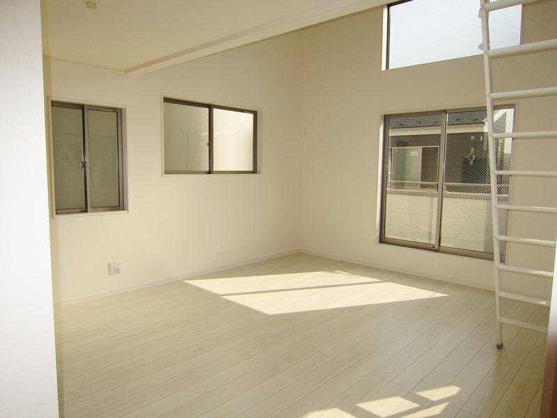 Living. E Building Living