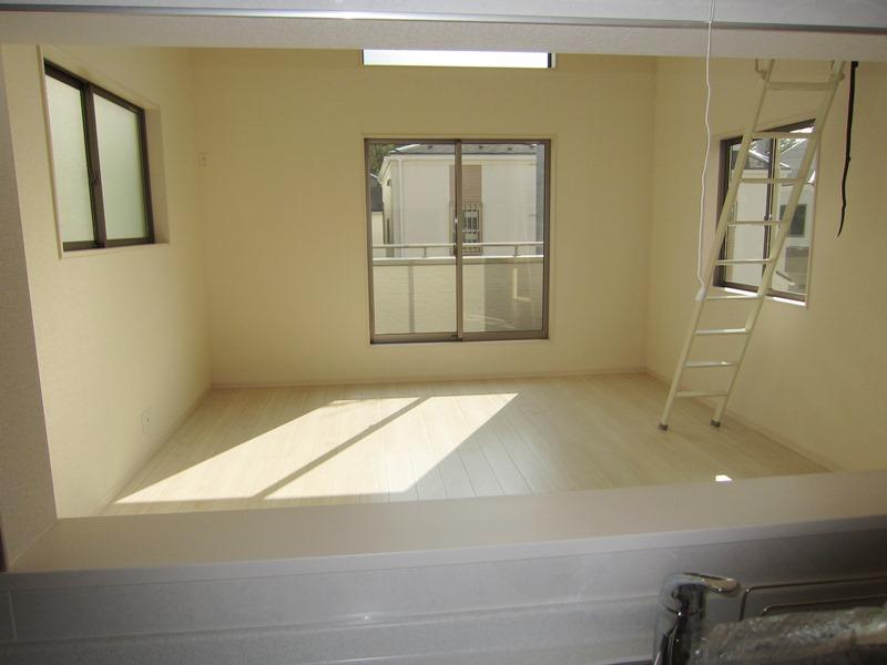 Living. E Building Living