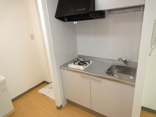 Kitchen. 1-neck with gas stove