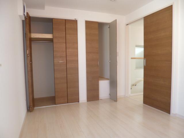 Non-living room. Storage enhancement