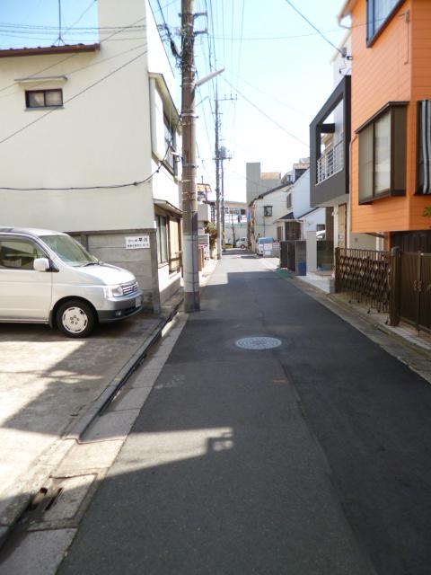 Local photos, including front road. Local front road