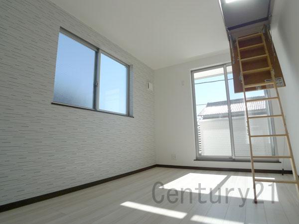 Non-living room. 1 Building