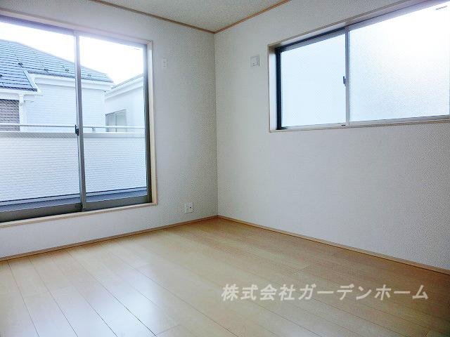 Non-living room. ■ Drenched light of the sun and Sansan, Bright Western-style ■