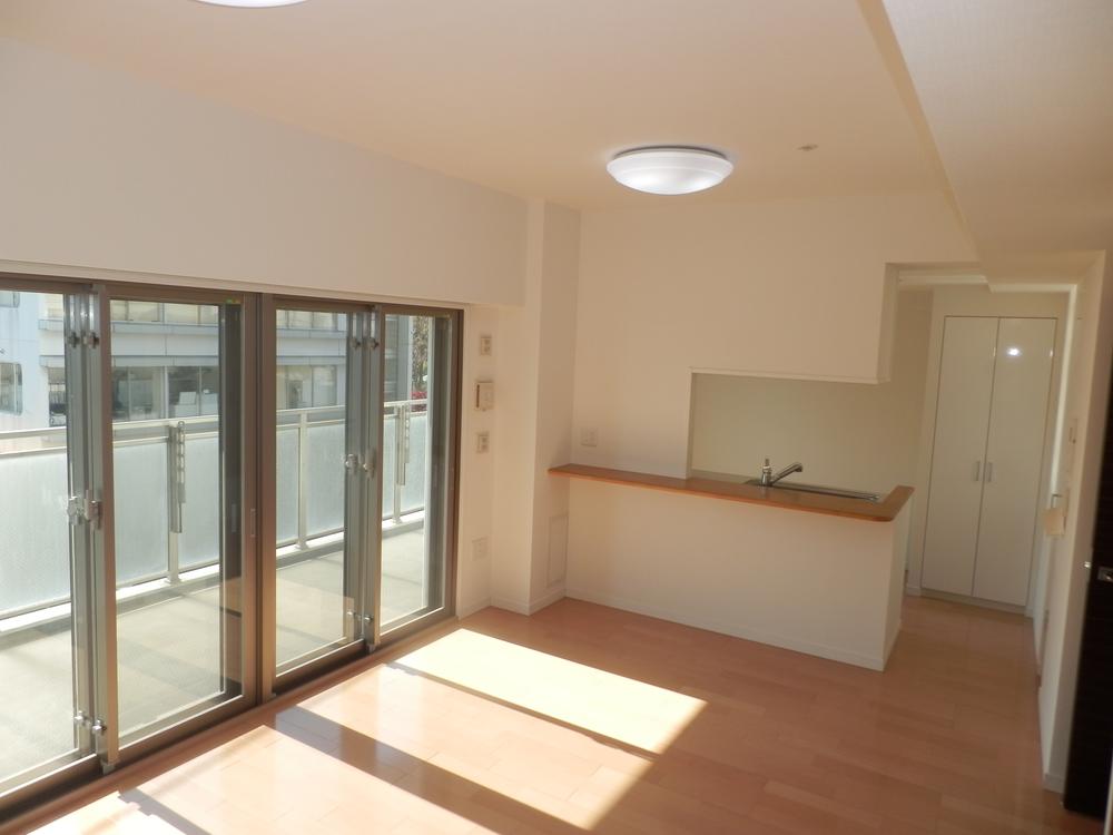 Living. Indoor (12 May 2013) Shooting. About 10.1 is a positive per good living dining of quires.