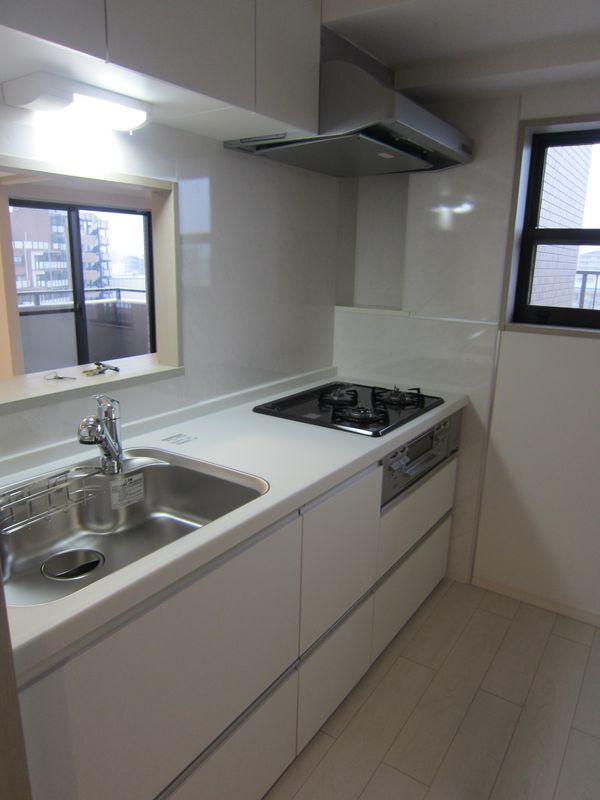 Kitchen. Popular face-to-face kitchen can enjoy conversation