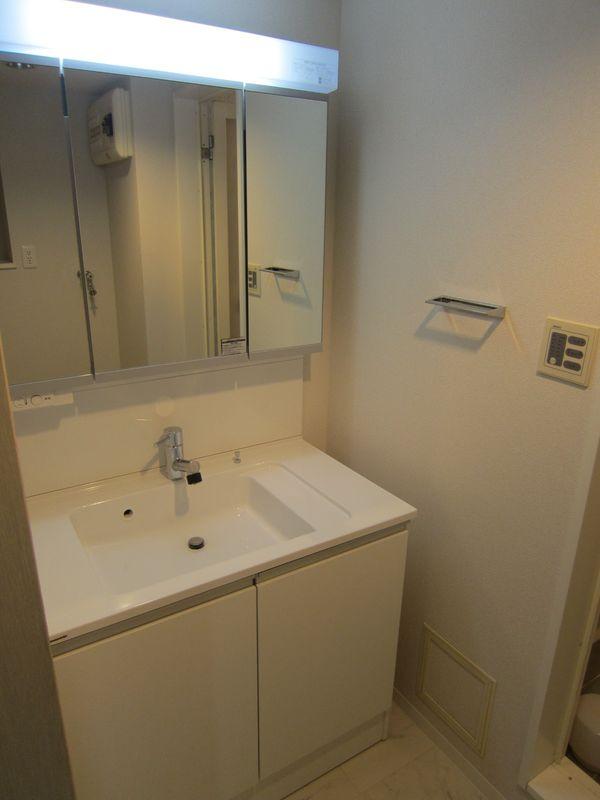 Wash basin, toilet. Bathroom vanity