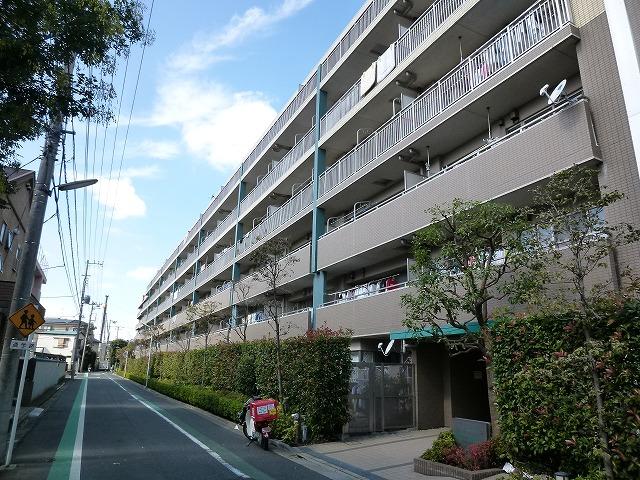 Local appearance photo. Local (10 May 2013) Shooting