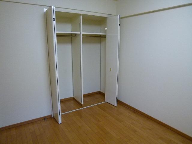 Non-living room. Indoor (10 May 2013) Shooting