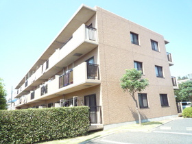 Building appearance. Quiet living environment ・ With elevator