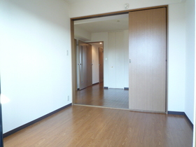 Living and room. Western-style room is clean, great room.