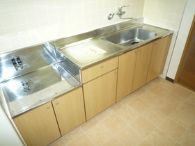 Kitchen. Kitchen is a city gas.