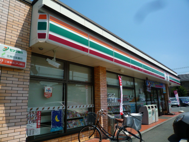 Convenience store. 360m to Seven-Eleven (convenience store)