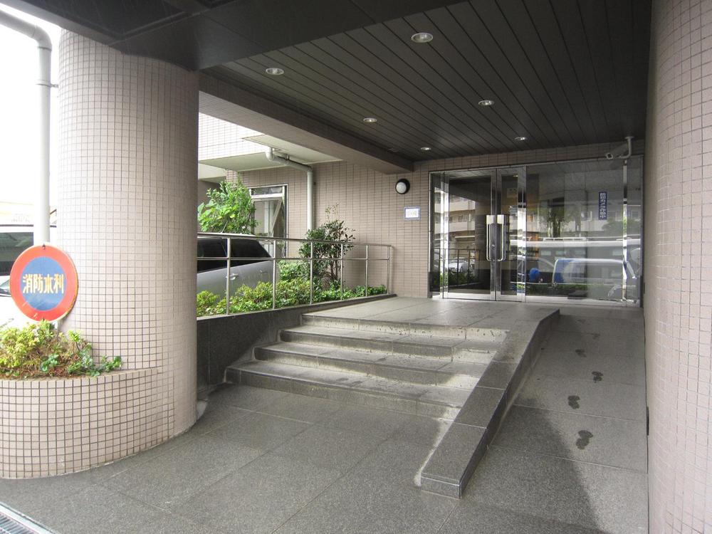 Entrance. Common areas