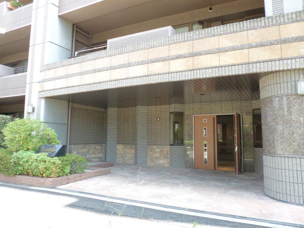 Entrance. Common areas