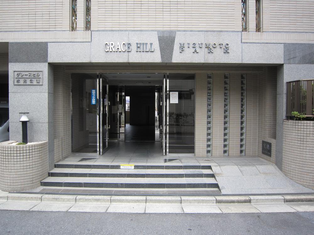 Entrance. Common areas