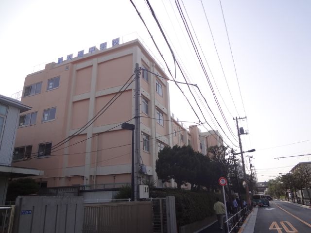 Junior high school. 450m to Katsushika Ward Avenue Junior High School (Junior High School)