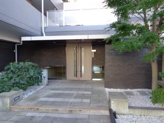 Entrance. Common areas