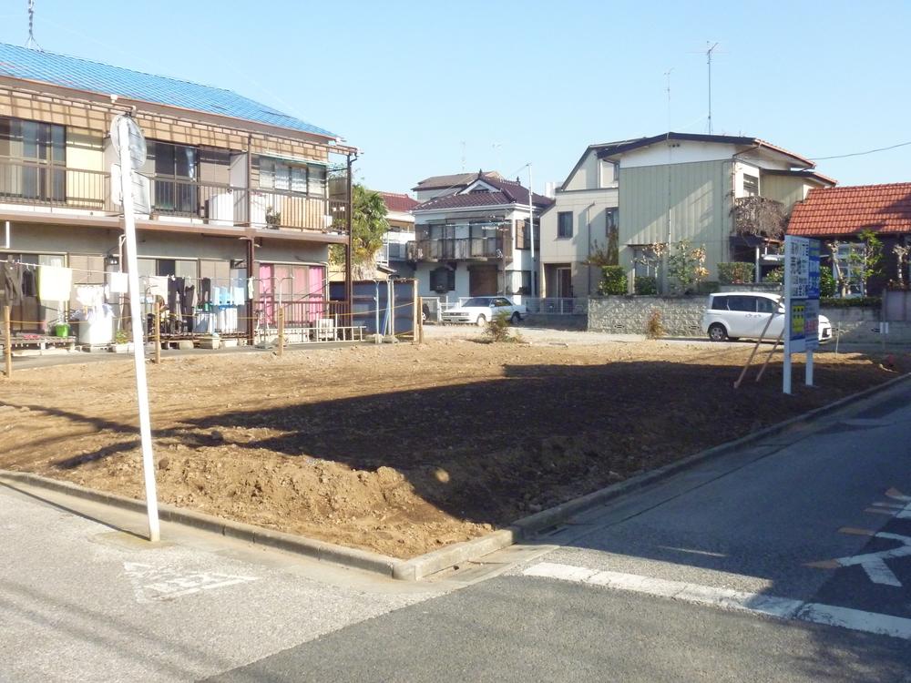 Local photos, including front road. Local (12 May 2013) Shooting