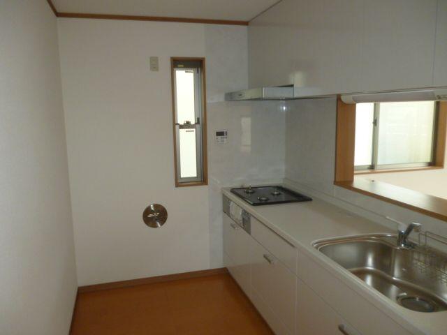 Kitchen. Popular system kitchen is Hakadori cooking.