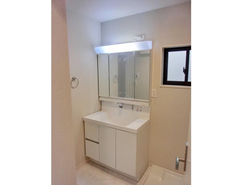 Wash basin, toilet. B Building vanity