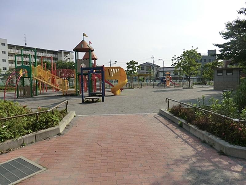 park. Sunahara 50m to the second park