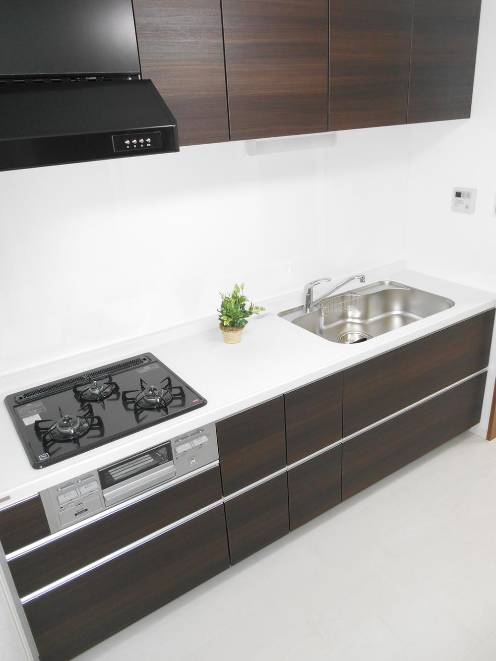 Kitchen. Local (11 May 2013) Shooting