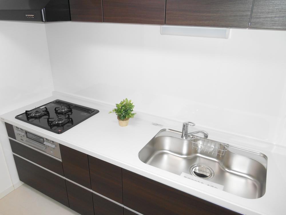 Kitchen. Local (11 May 2013) Shooting