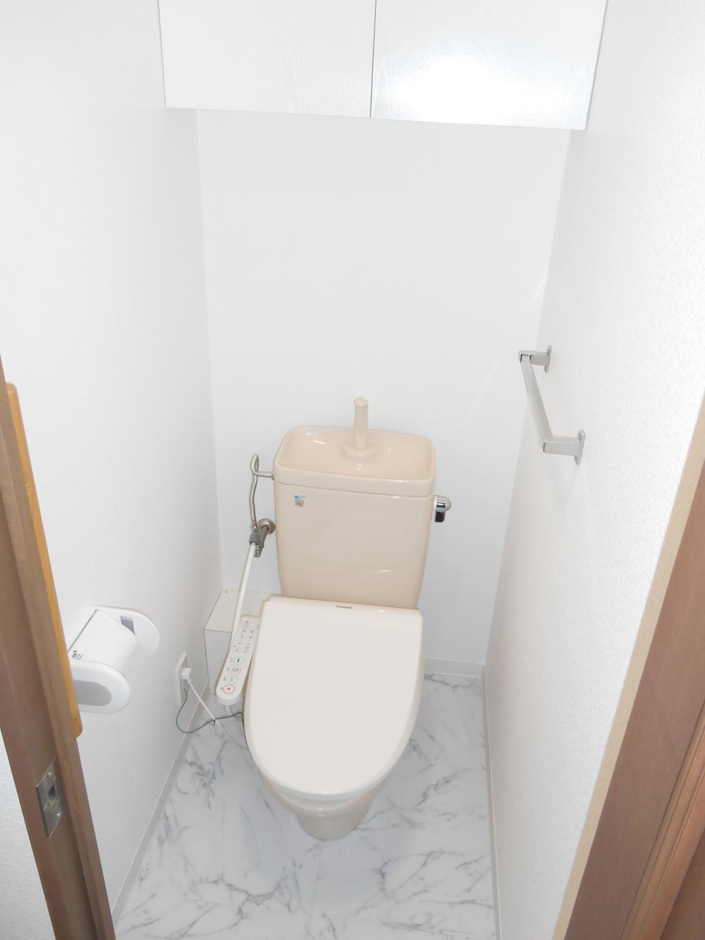 Toilet. Local (11 May 2013) Shooting