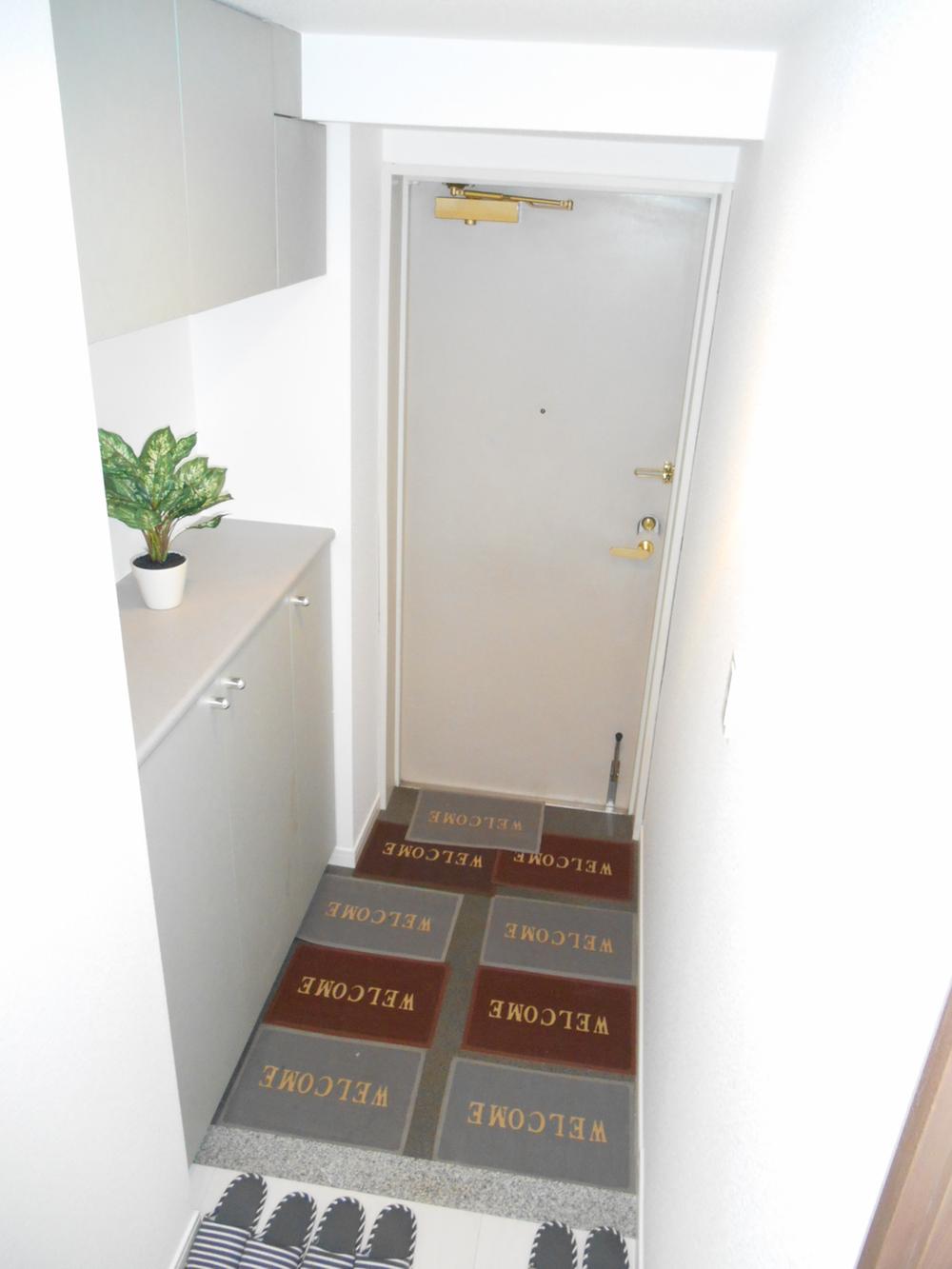 Entrance. Local (11 May 2013) Shooting