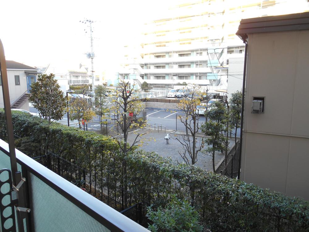 View photos from the dwelling unit. Local (11 May 2013) Shooting