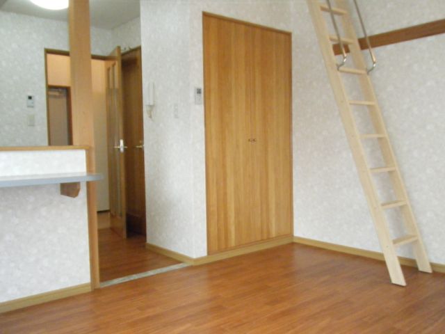 Receipt. There is a surprisingly storage capacity, closet.