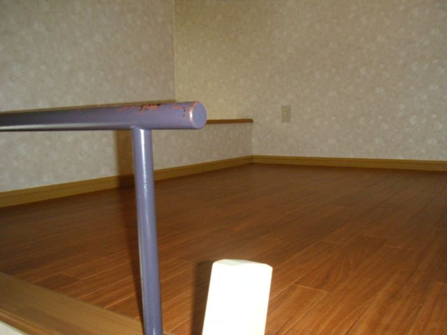 Living and room. In the use of the loft, Satisfaction of the room is further up.