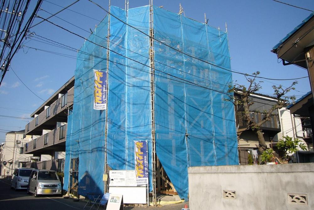 Local photos, including front road. Local (12 May 2013) Shooting