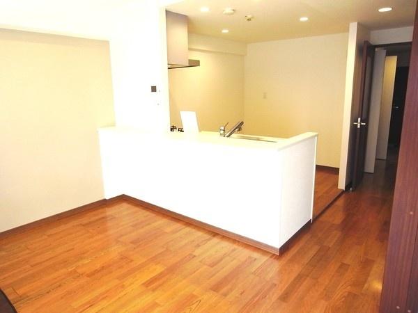 Living. Administrative expenses: 15600 yen / Month repair reserve: 11000 yen / Month