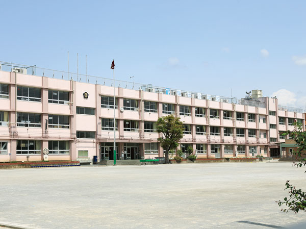 Surrounding environment. Umeda Elementary School (300m ・ 4-minute walk)