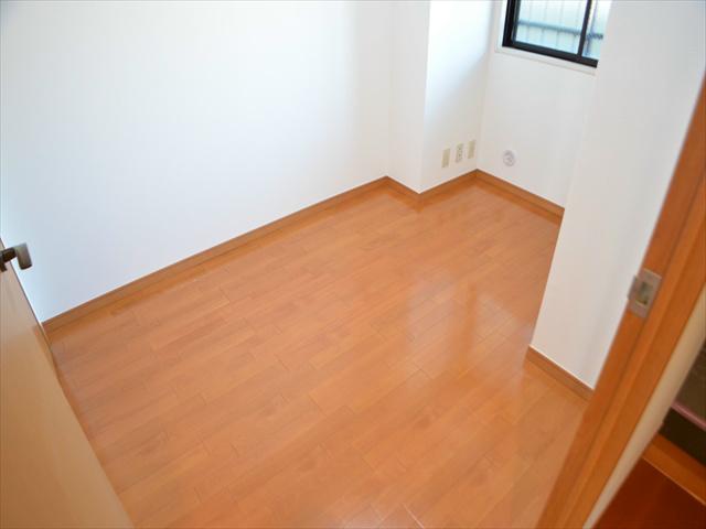 Non-living room. There is housed in each room