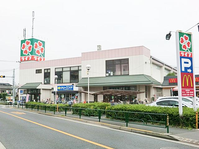 Supermarket. Until Life fountain shop 750m