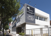 JR "Shinkoiwa" a 5-minute walk from the station south exit, On the back of the station, There is <Brands Shinkoiwa> Mansion gallery to the left along the Peace Bridge street. Arriving by train, And the root of the footbridge over on the left out of the ticket gate, Via pedestrian crossing of the wicket front (a total of 2 times, There is a root of the sidewalk crossing). Also, Because we do not have a parking available in the apartment gallery, Please use the public transportation at the time of your visit. For more information, please contact the apartment gallery attendant.