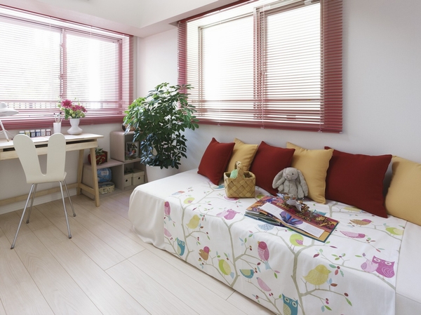 Not outside the window is in contact with the outside corridor, Western-style is also considered to privacy (2). Two-sided opening also point