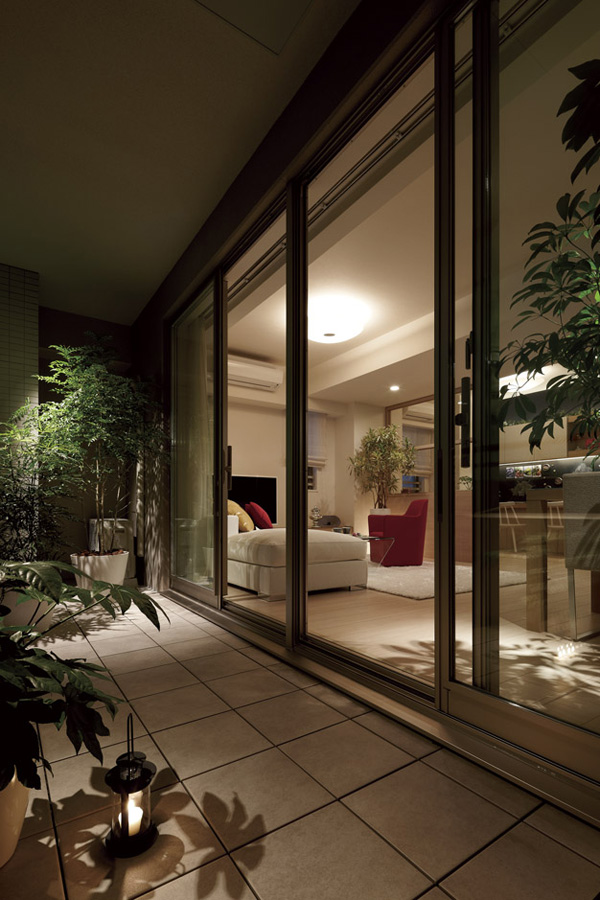 Living.  [Living room from the balcony ・ dining] Balcony decor tiles feet, Spacious space feel a sense of unity with the living space.