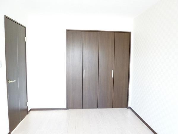 Receipt. A storage capacity of Western-style closet