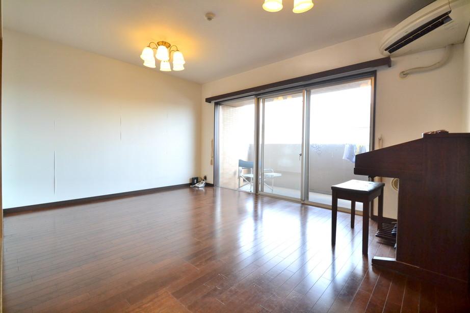 Living. A floor heating living dining