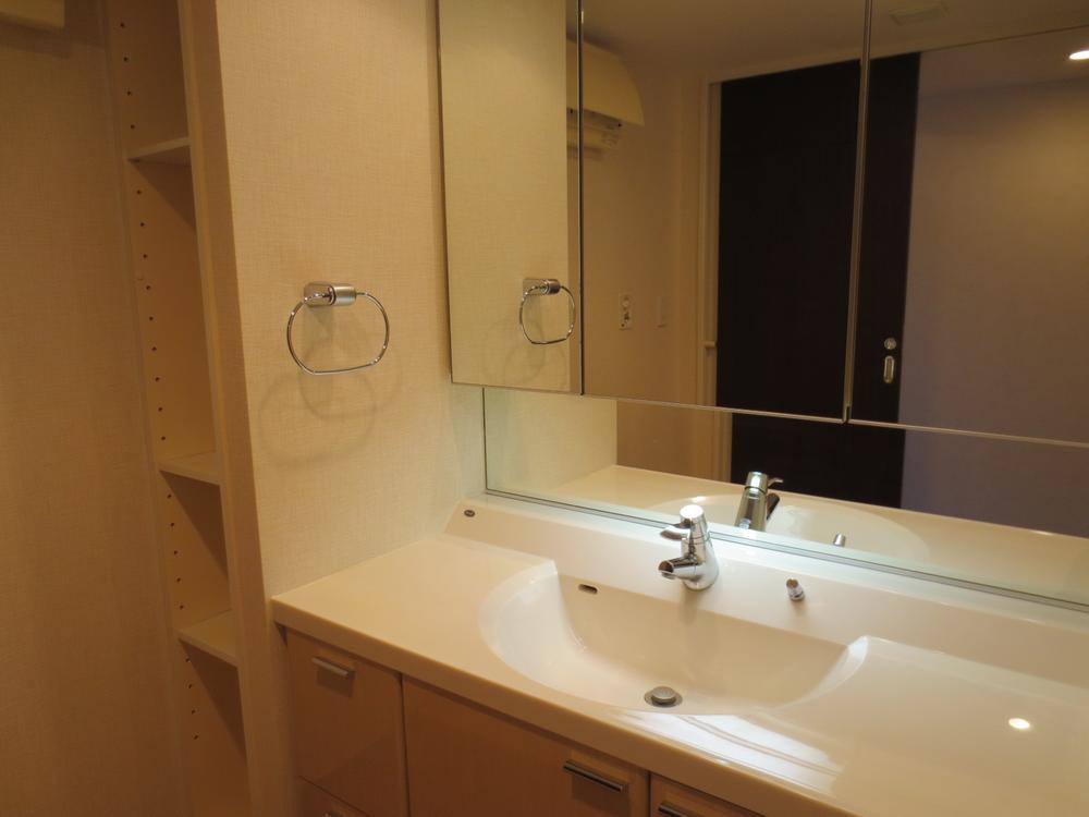 Wash basin, toilet. Indoor (January 2014) Shooting