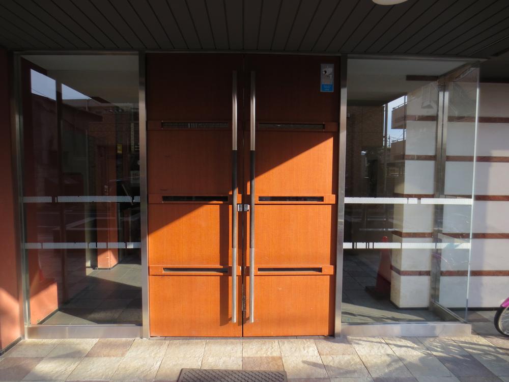 Entrance. Common areas