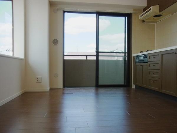 Living. Administrative expenses: 19100 yen / Month repair reserve: 9350 yen / Month