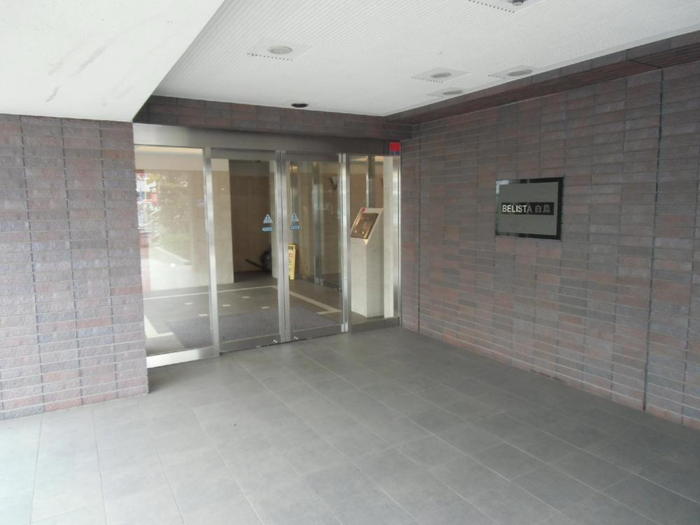 Entrance. Common areas